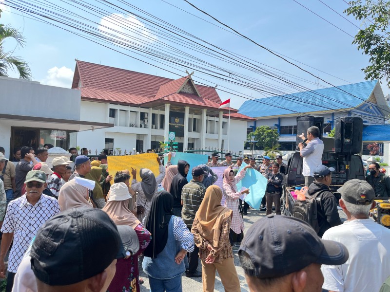 Unjuk Rasa Depan Pengadilan Tinggi, Petani Koppsa-M Minta Putusan PN Bangkinang Dibatalkan