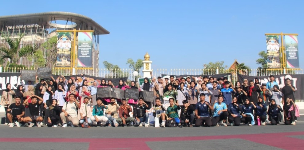 Bangkitkan Kesadaran Pentingnya Menjaga Lingkungan, Koalisi Mahasiswa Peduli Lingkungan Gelar Aksi Bersih-bersih di CFD Pekanbaru