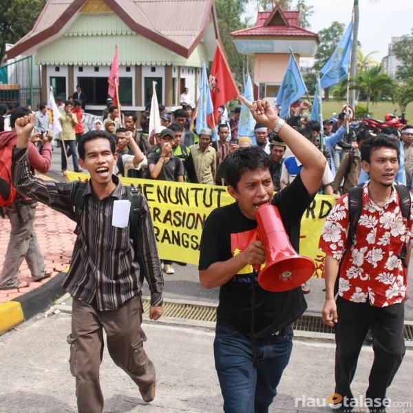 Hari Tani Nasional 2025: Aktivis Riau Gelar Aksi Ekstrem Tuntut Reforma Agraria Sejati