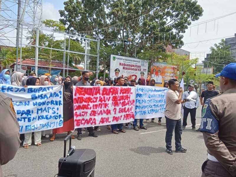 Kasian Ribuan Tenaga Honor Rohil Belum Gajian Selama 7 Bulan
